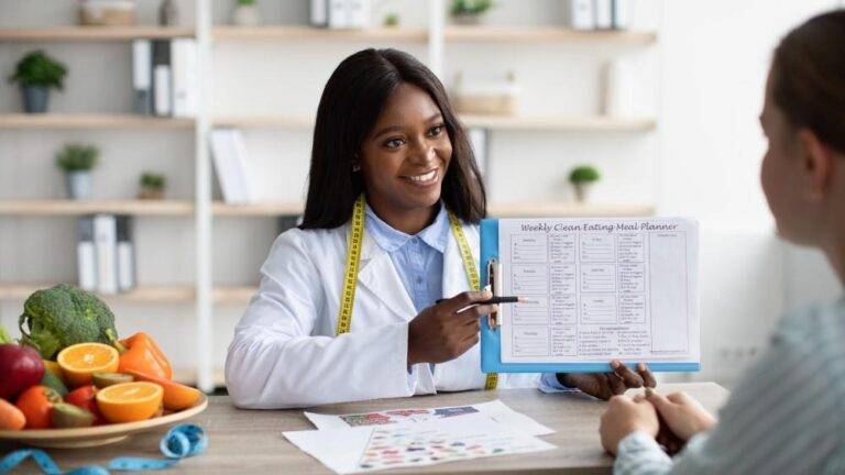 Understanding the differences between dietitian and a dietician